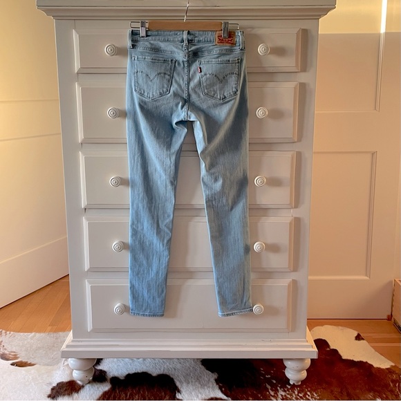 LIKE NEW Levi’s 711 Skinny Jeans Light Wash - Picture 6 of 16